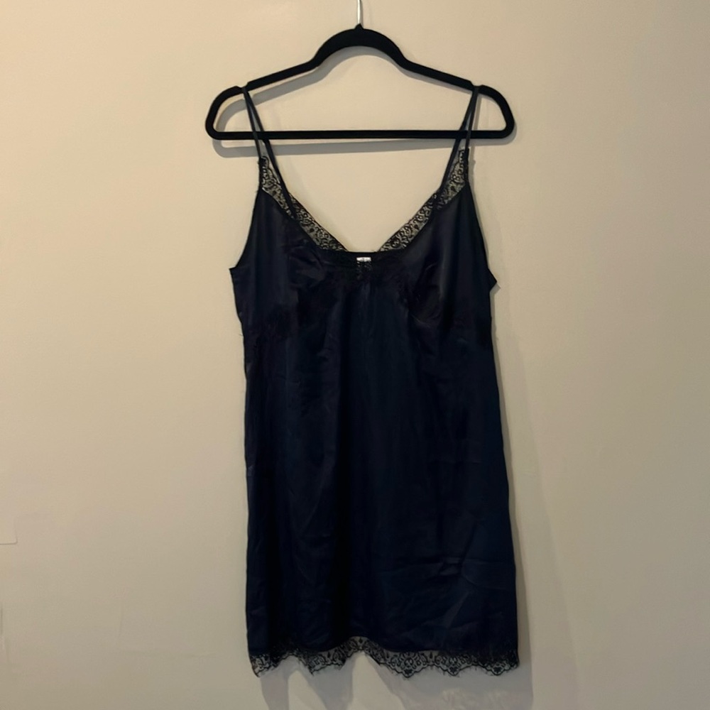 Elegant Black Lace Trim Nightgown